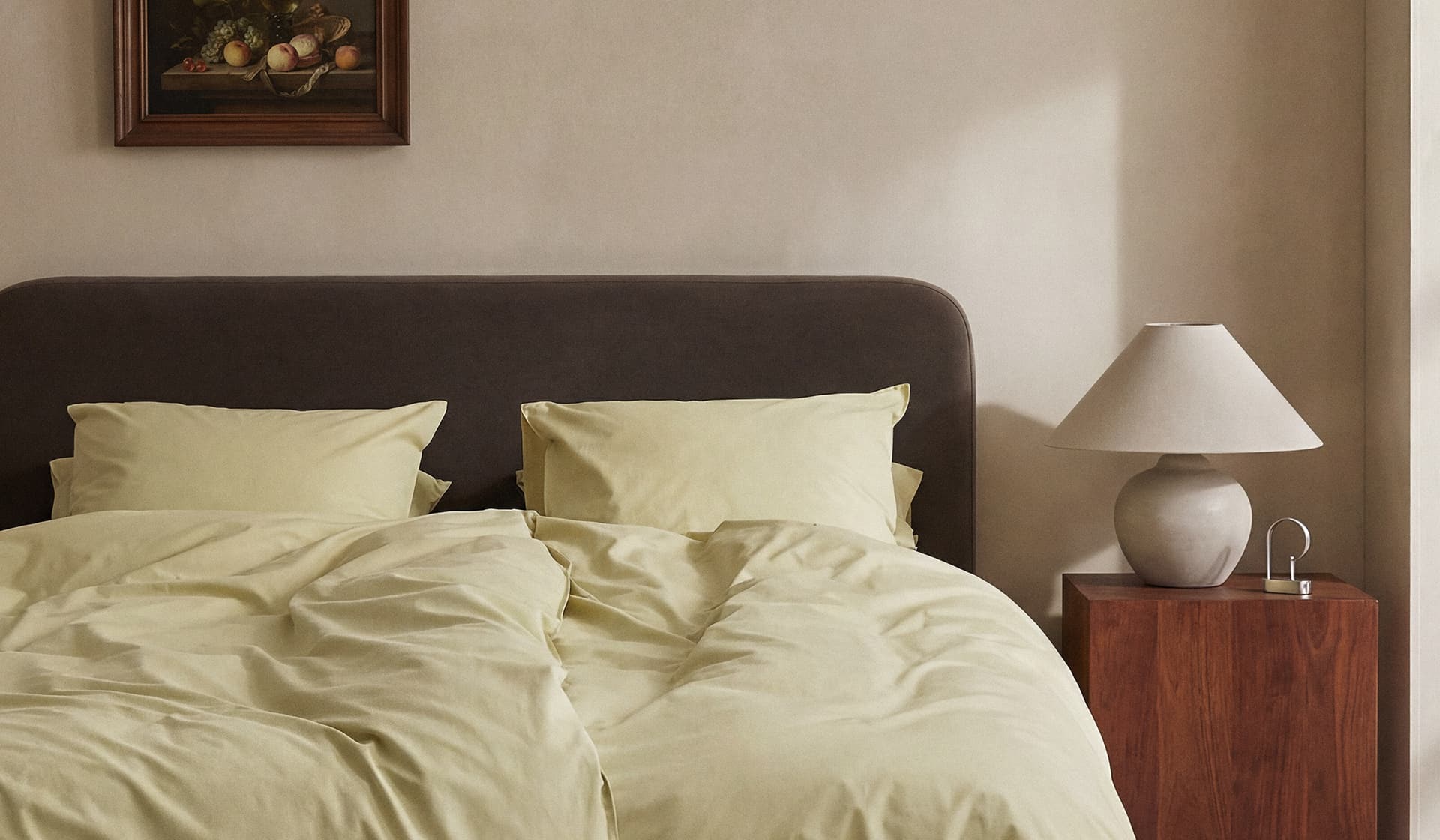 Sängkläder, handdukar, plädar, filtar i ekologisk bomull online. Köp nya hemtextilier från Alva